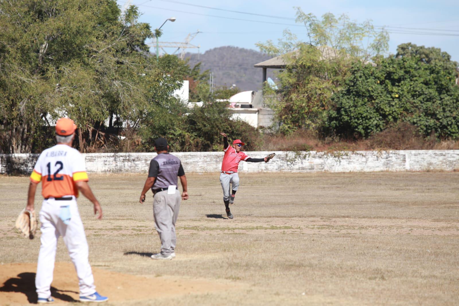 $!Las Higueras se adelanta en playoffs de Liga de Beisbol del Chololos