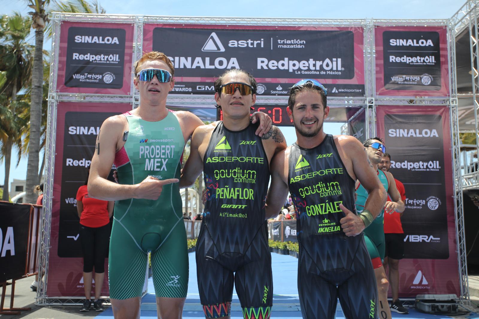 $!Confirma Aram Peñaflor su categoría en el puerto del Triatlón Internacional Astri-Redpetroil Mazatlán 2024