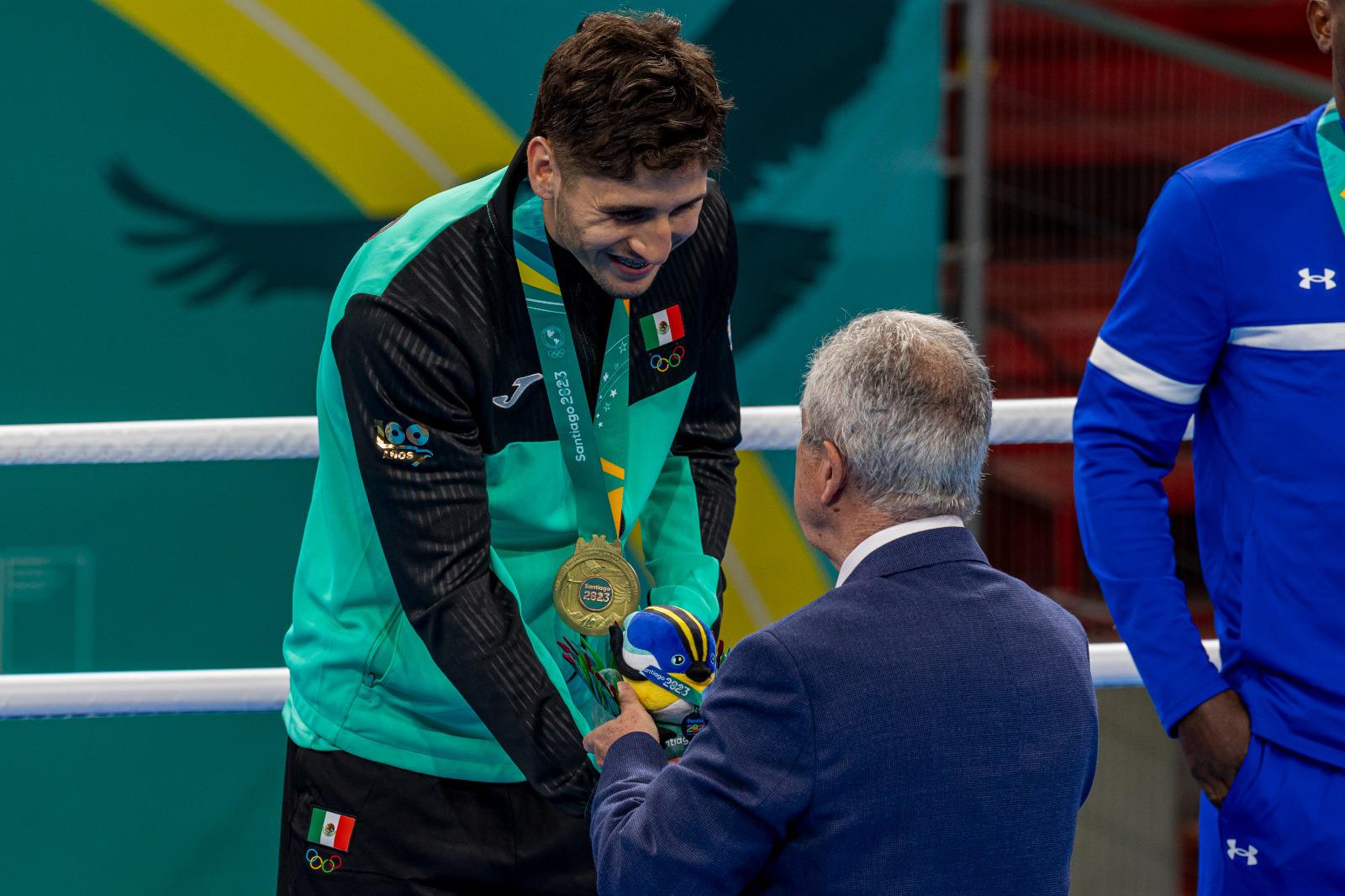 $!Vamos por la medalla olímpica: mazatleco Marco Verde luego de convertirse en campeón