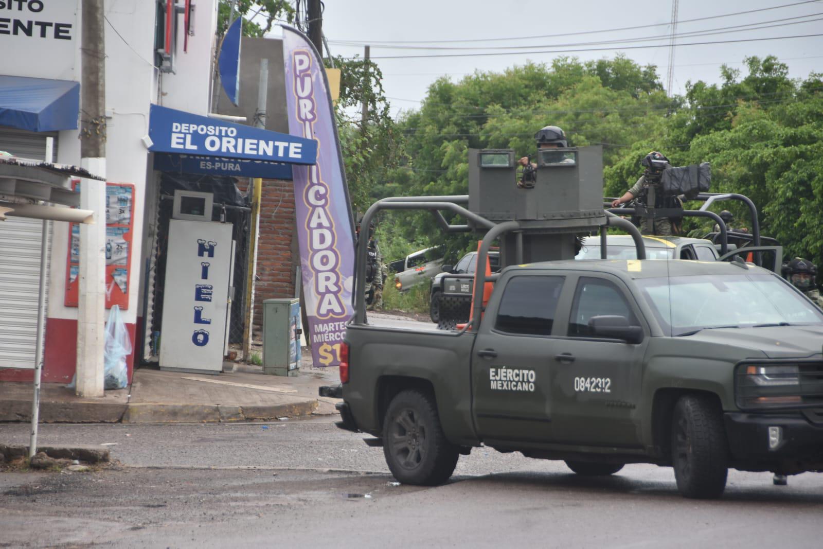 $!Enfrentamiento armado termina con camioneta descarrilada en Bellavista, Culiacán