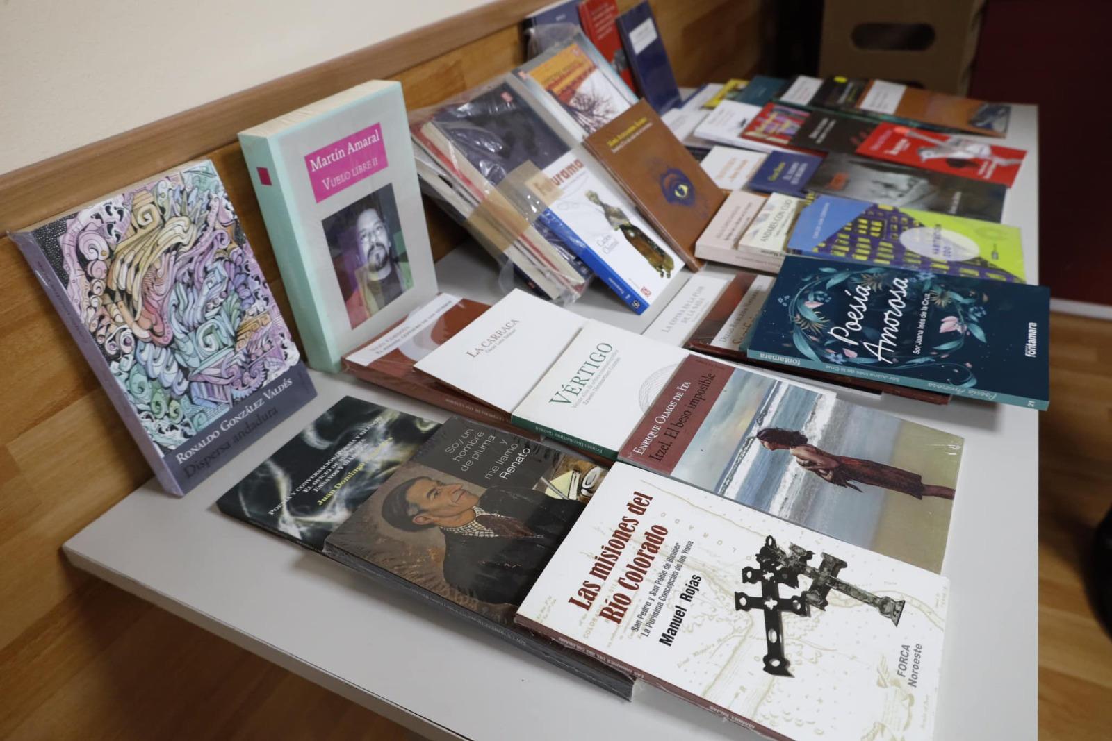 $!Libros entregados a la Universidad Autónoma de Occidente, campus Guamúchil.