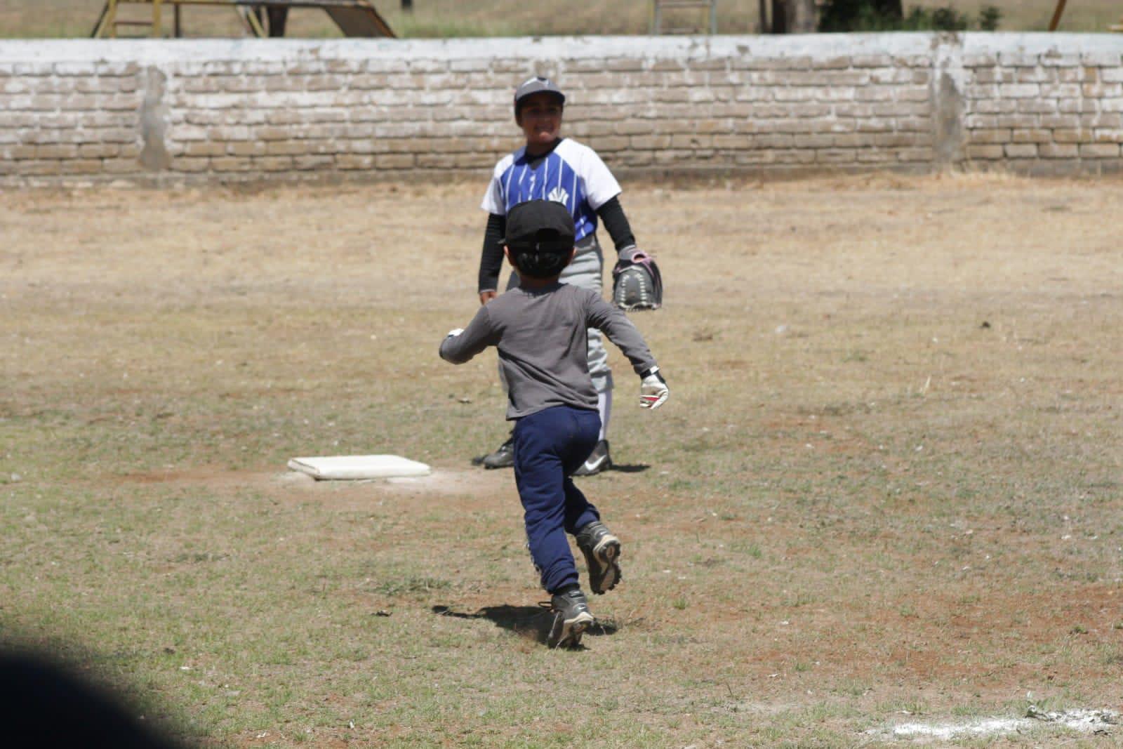 $!Emocionantes juegos viven en Liga de Beisbol Pelikanos