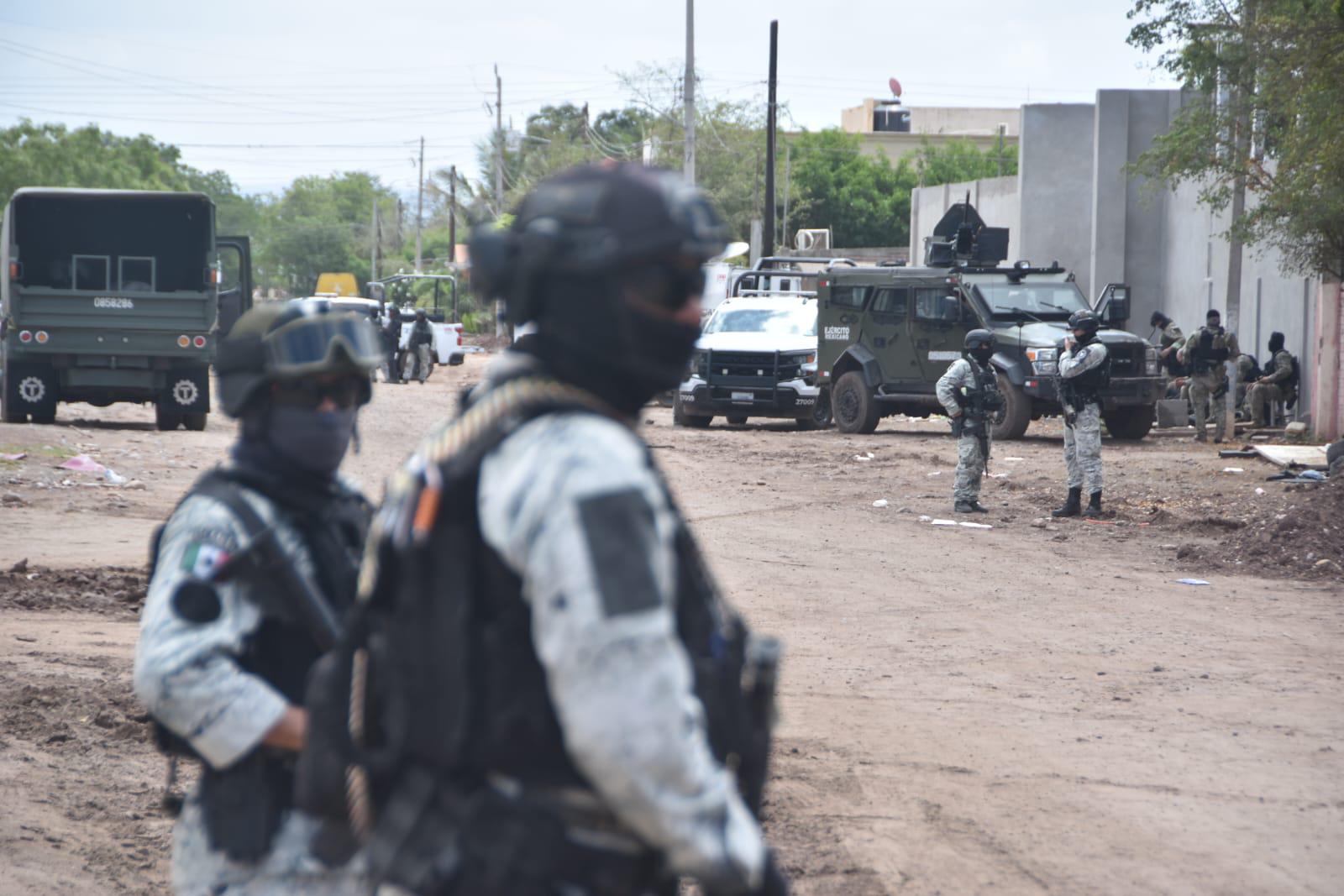 $!Suman 9 horas de operativo en Sánchez Celis, Eldorado; hay niños desaparecidos y personas sin vida