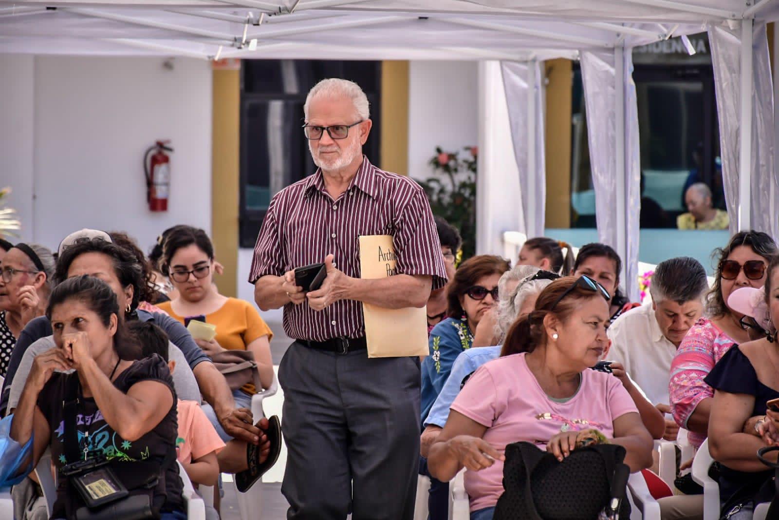 $!En tres meses, Ayuntamiento de Mazatlán ha entregado al menos 10 escrituras