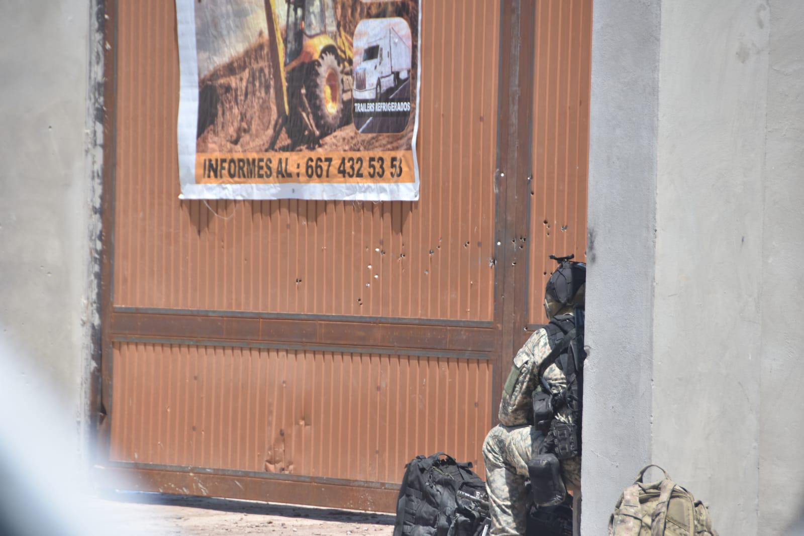 $!Suman 9 horas de operativo en Sánchez Celis, Eldorado; hay niños desaparecidos y personas sin vida