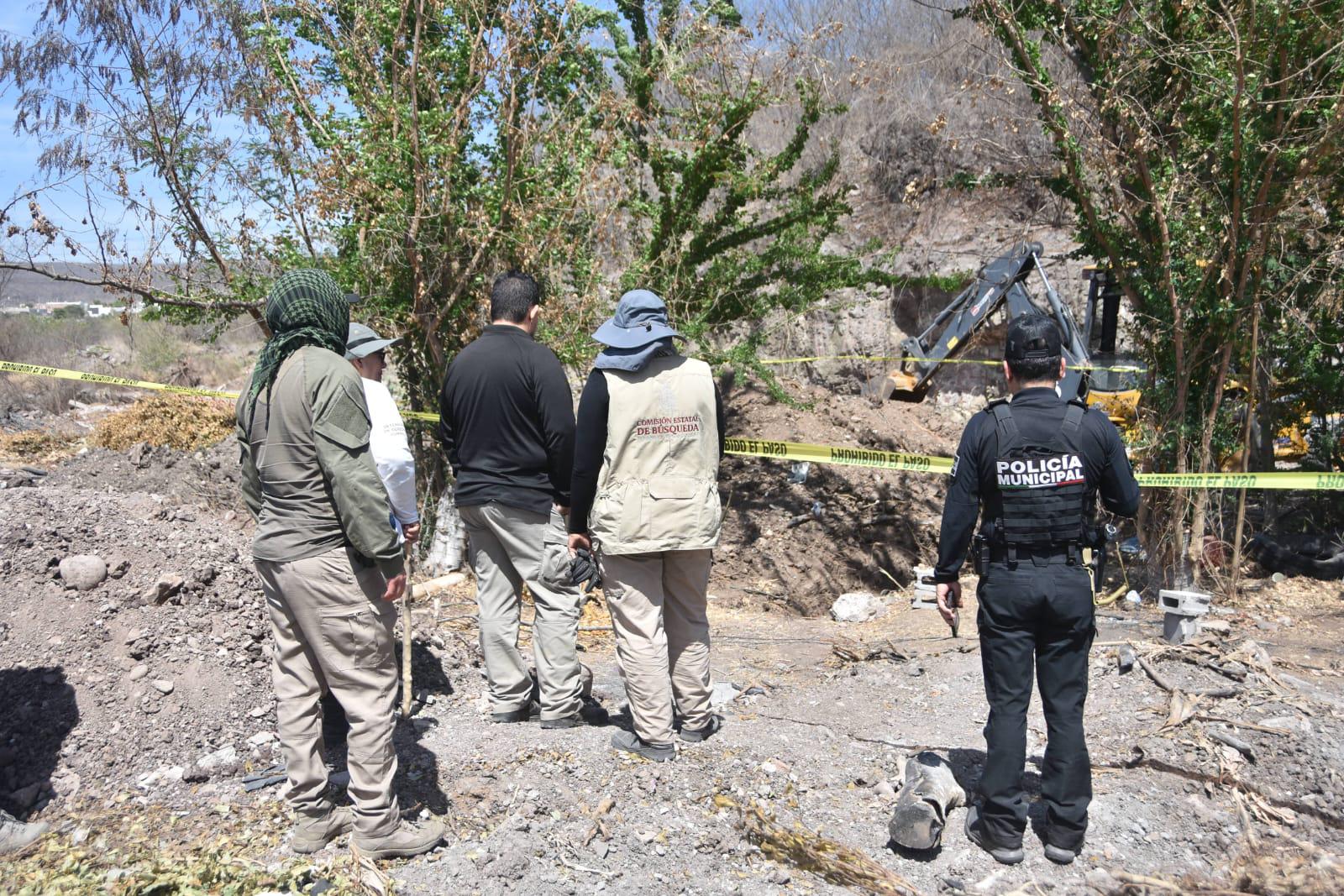 $!Colectivo de búsqueda halla más restos humanos en sitio donde se han ubicado fosas clandestinas en Culiacán