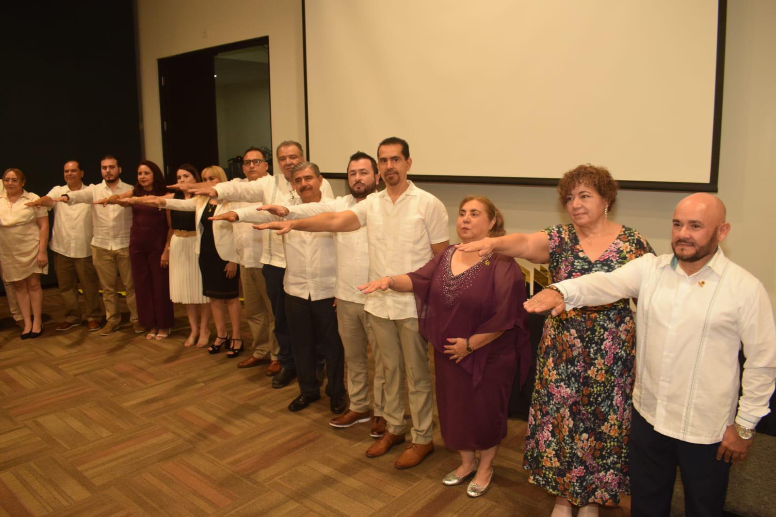 $!La nueva mesa directiva al momento de rendir protesta.