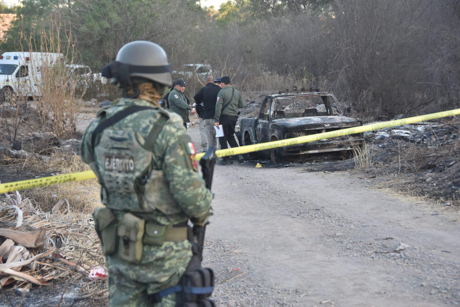 $!Localizan a un hombre carbonizado dentro de un vehículo quemado en Culiacán