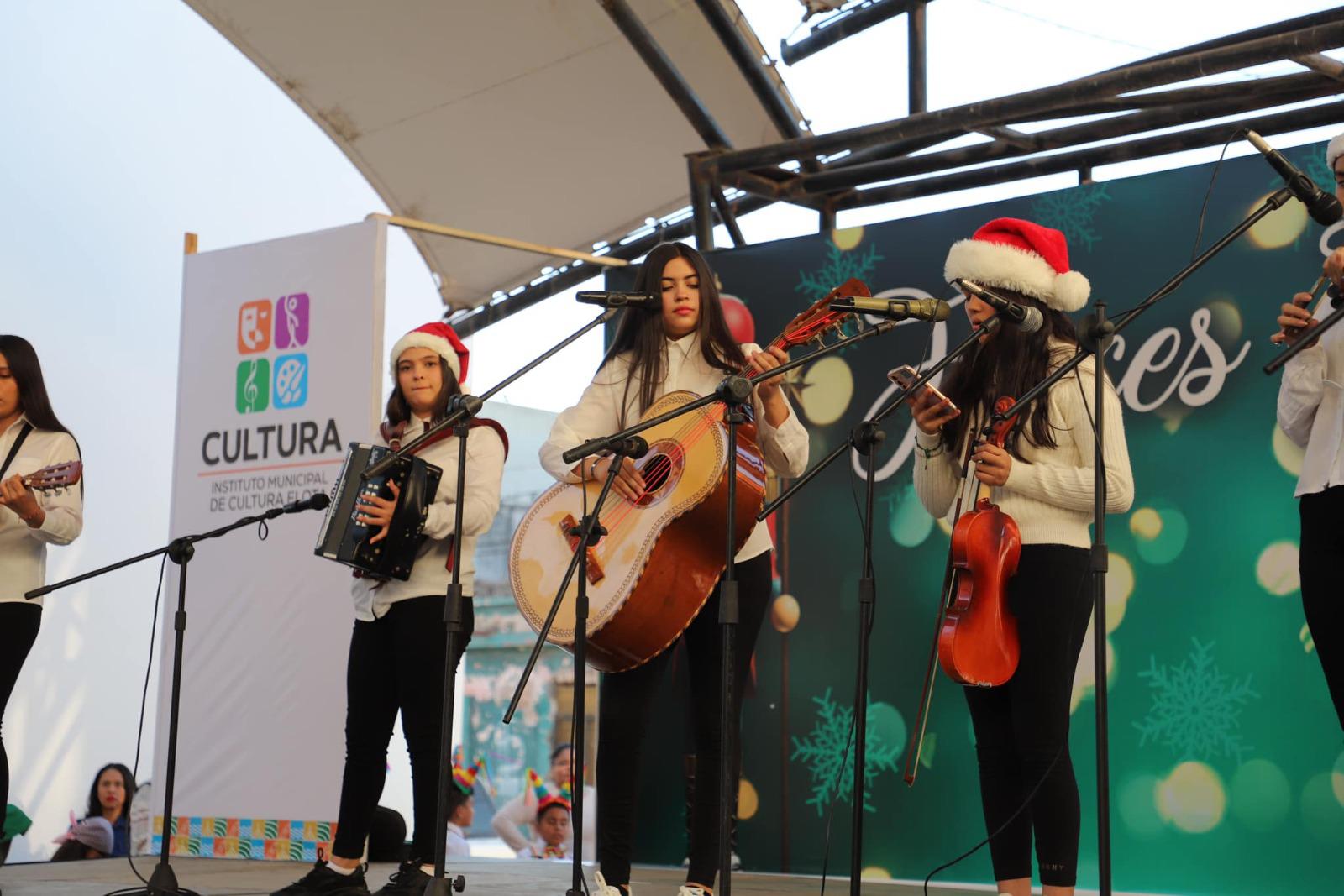 $!Llega la magia de la Navidad a Elota con el encendido del pino y festival cultural