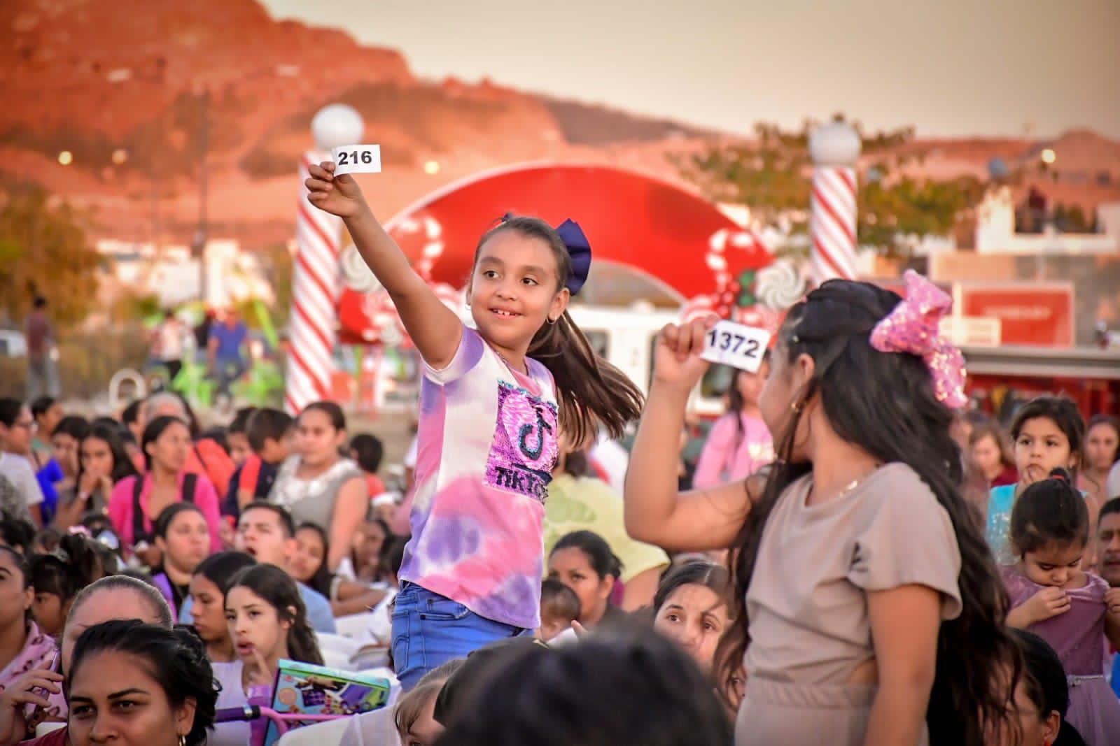 $!Festeja Gobierno municipal a niñas y niños por Día de Reyes Magos