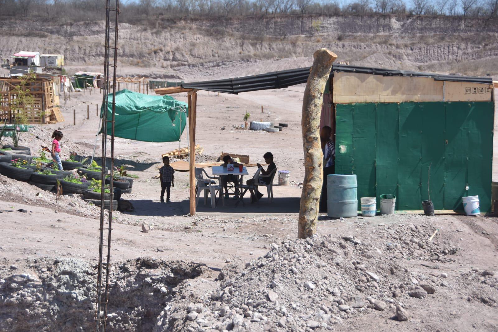 $!En la Bicentenario, en Culiacán, construyen comedor comunitario y buscan donadores