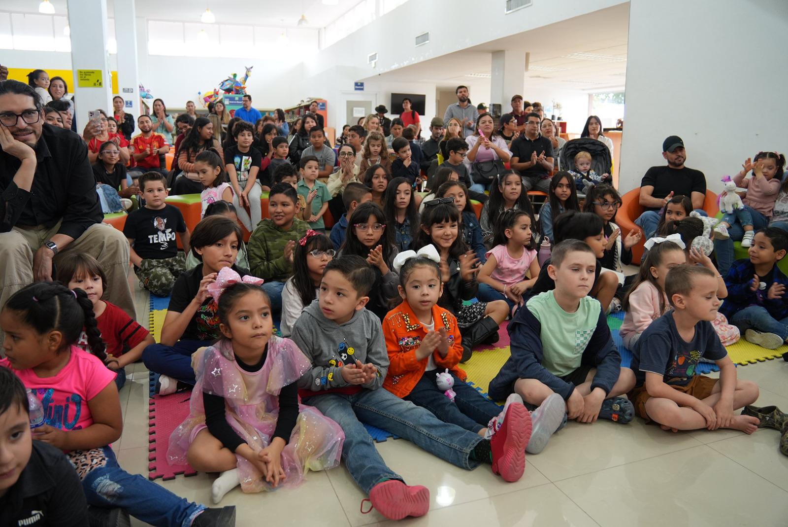 $!Los niños también se divierten en la Feria del Libro Los Mochis.