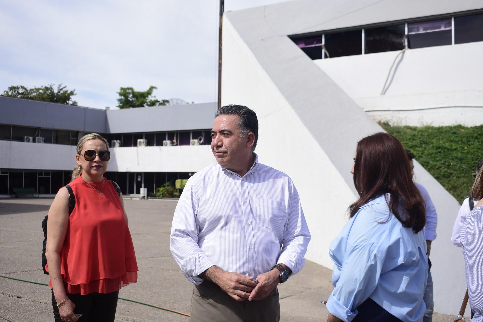 $!Pío Esquer y Enrique Inzunza emiten su voto este 2 de junio, en Culiacán