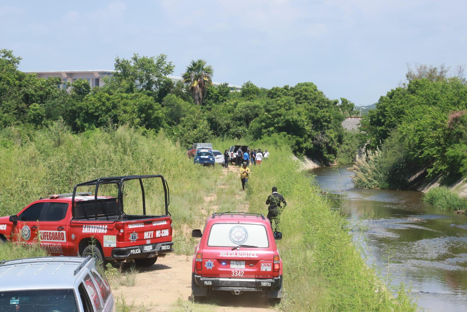 $!Localizan cadáver en canal pluvial de la Marina Mazatlán