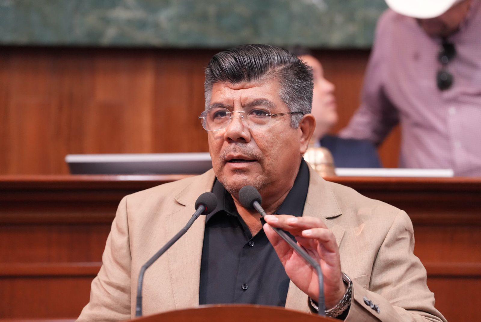 $!Diputados invitan a universitarios a que participen en consulta de la UAS