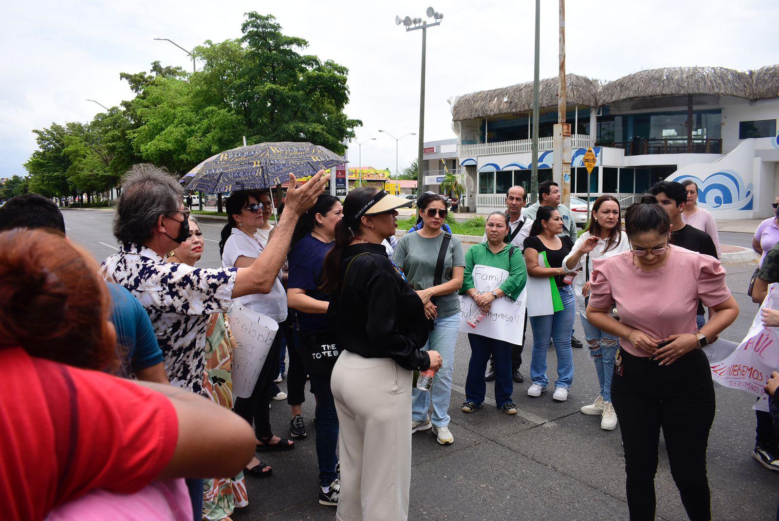 $!El profe Paul atendía una llamada en la cochera cuando unos hombres lo raptaron; hoy claman por su regreso