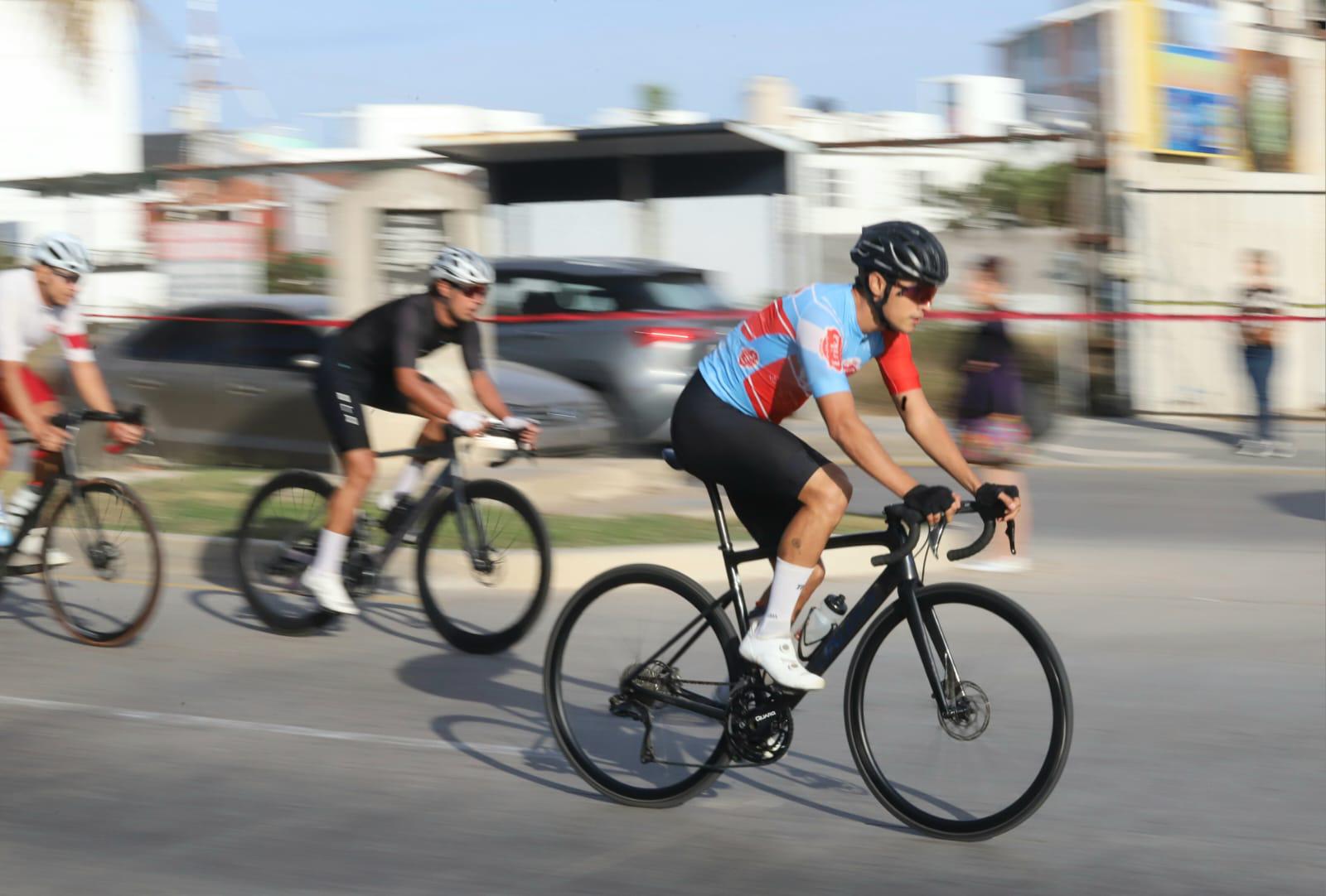 $!Pedalistas mazatlecos se adueñan de Copa Ciclotour