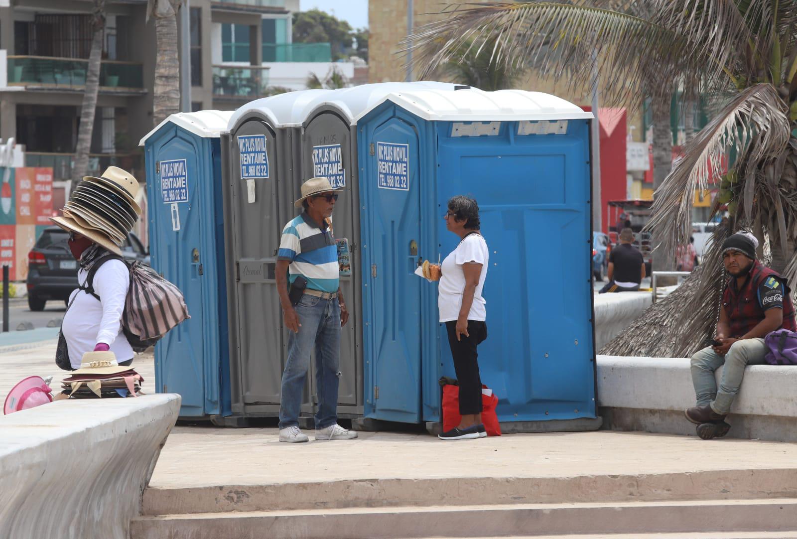 $!Prevén instalar siete baños con regaderas en zona de playas de Mazatlán