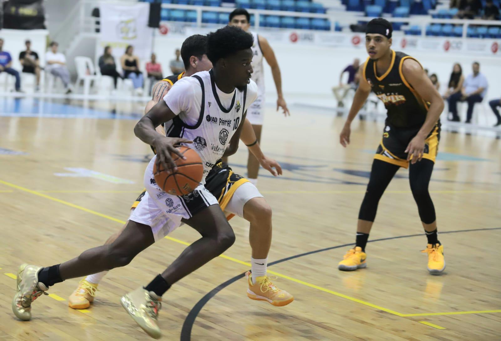 $!Piratas Basketball sufre nuevamente en casa, al caer ante Frayles de Guasave