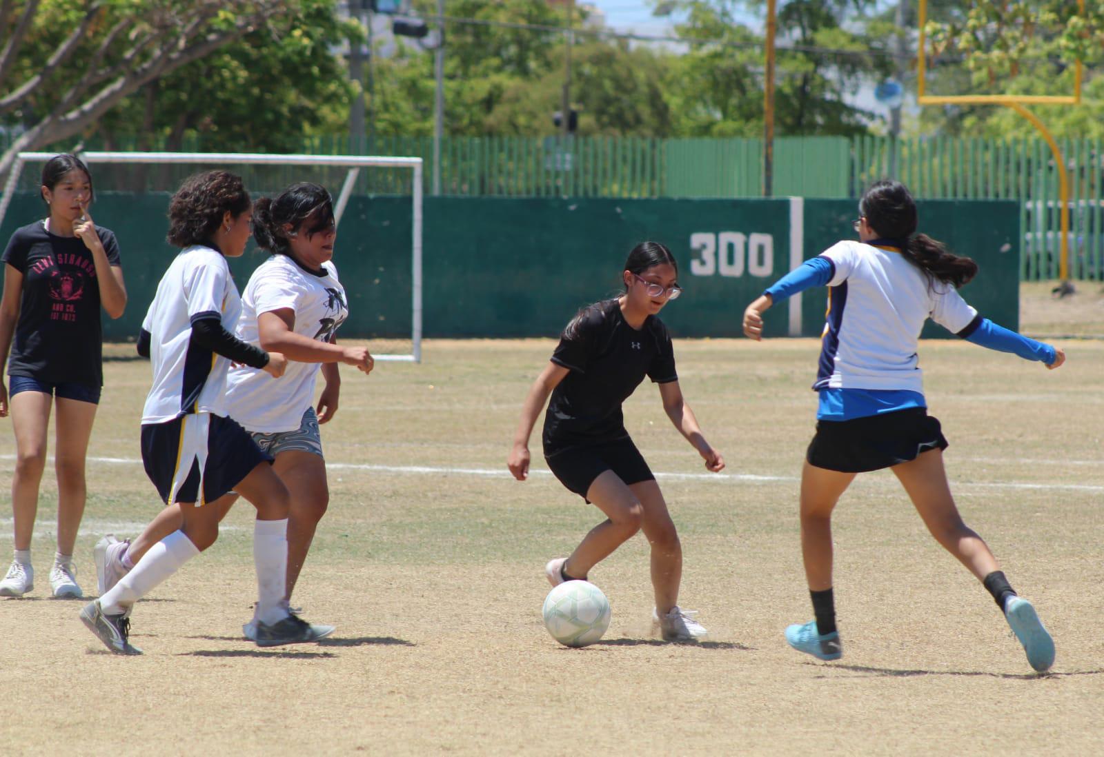 $!Se cuela Secundaria 8 a semifinales de futbol femenil de la Olimpiada Deportiva