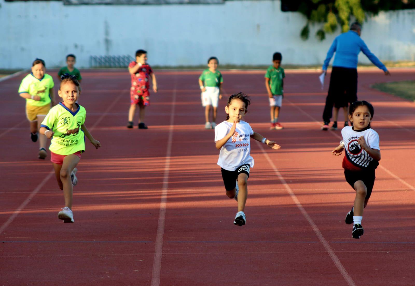 $!Festeja Deportivo Dragones su octavo aniversario, en la pista de atletismo de la Unidad Deportiva Benito Juárez