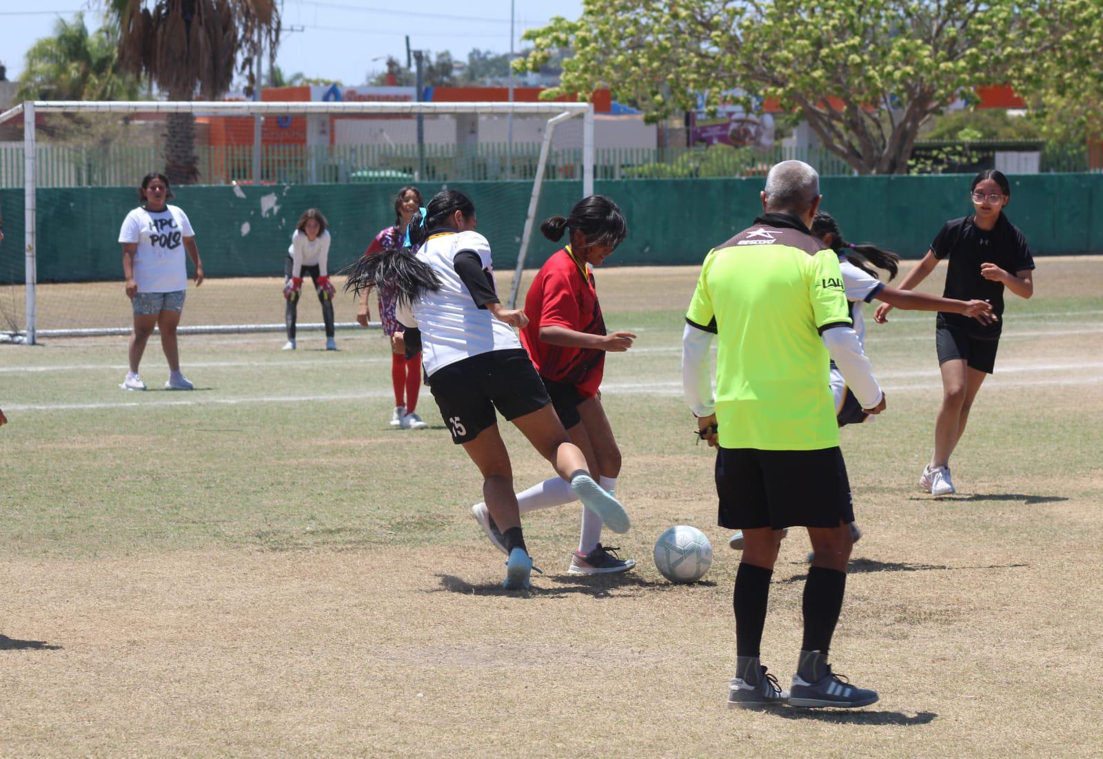 $!Se cuela Secundaria 8 a semifinales de futbol femenil de la Olimpiada Deportiva