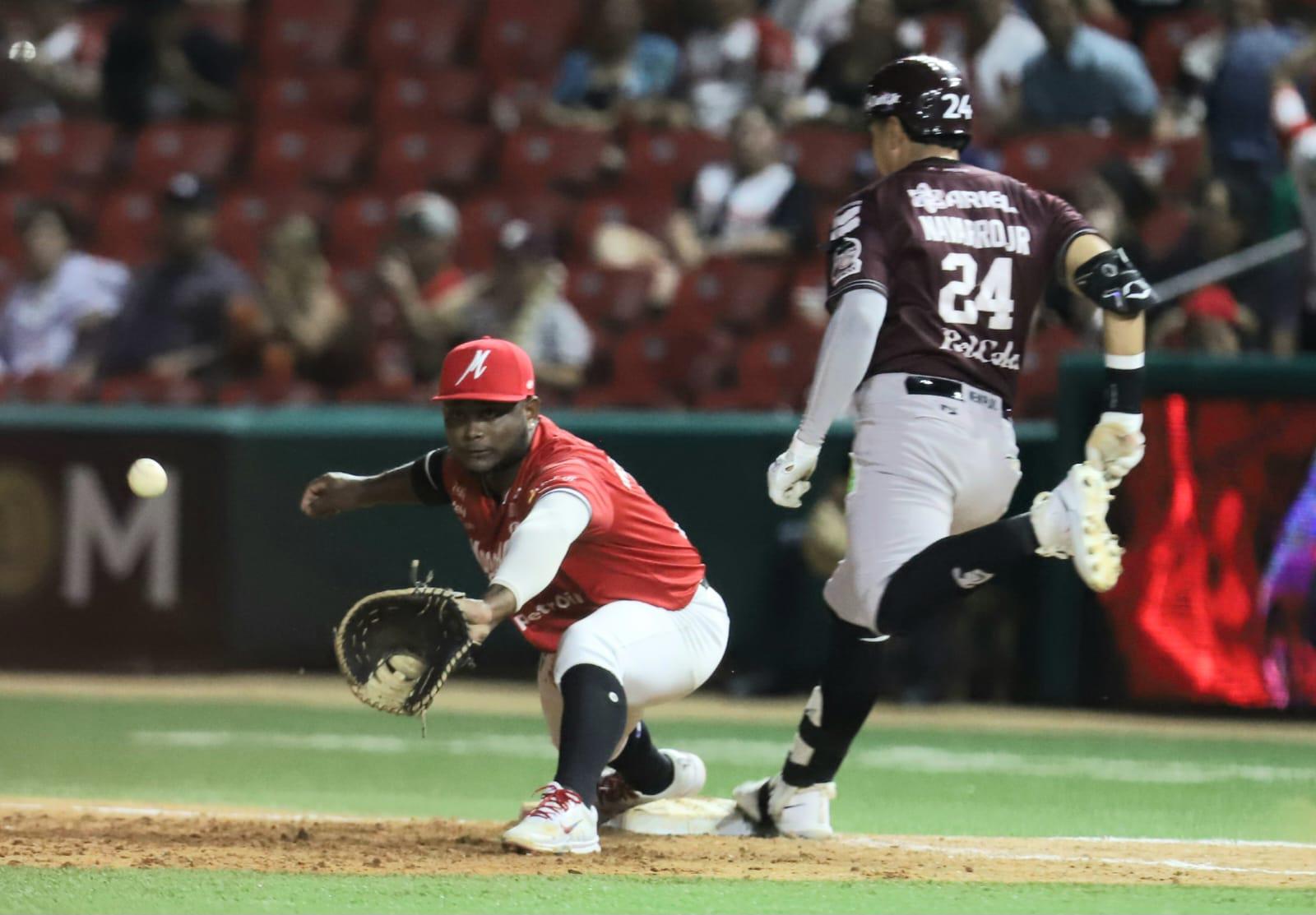 $!Venados le corta la racha ganadora a Tomateros