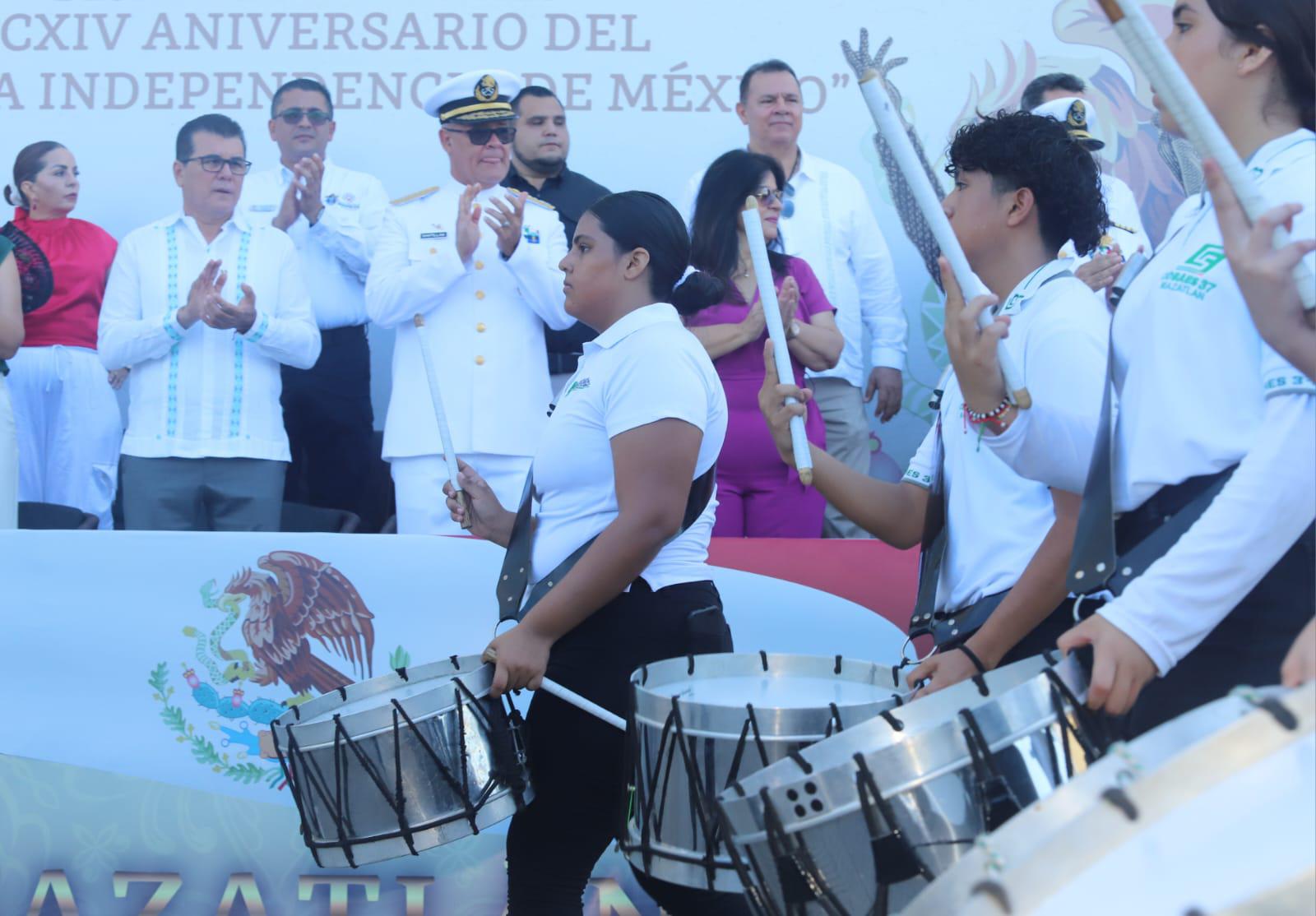 $!Conmemora Mazatlán 214 años de la Independencia de México con desfile cívico-militar