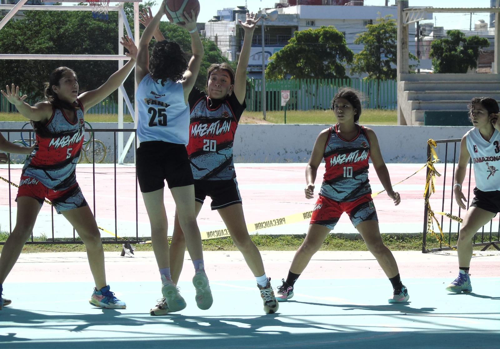 $!Amazonas-CDMX arrolla a Academia ALM, en la Copa Basketball Mazatlán