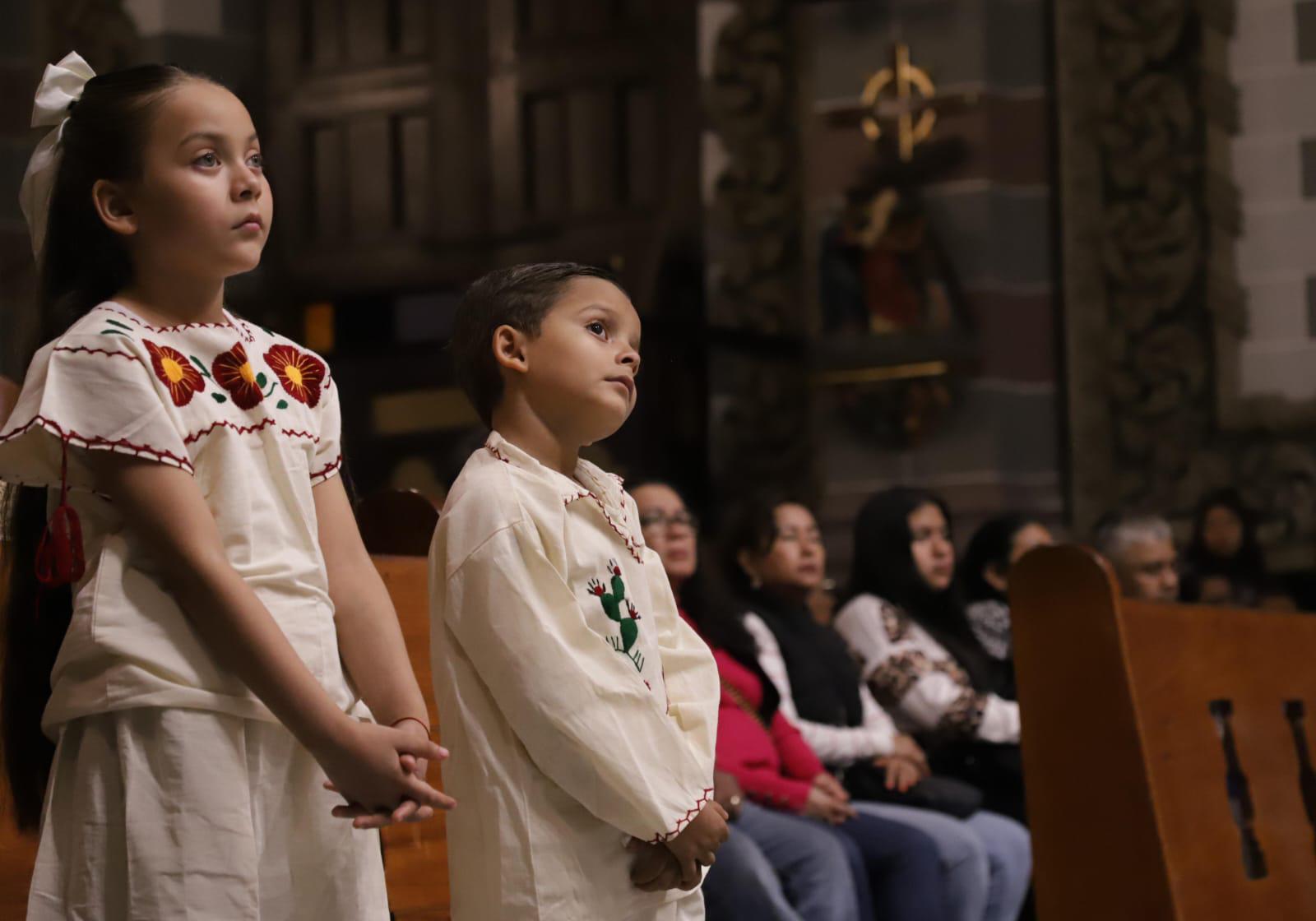 $!Cantan ‘Las Mañanitas’ a la Virgen de Guadalupe, en Catedral de Mazatlán