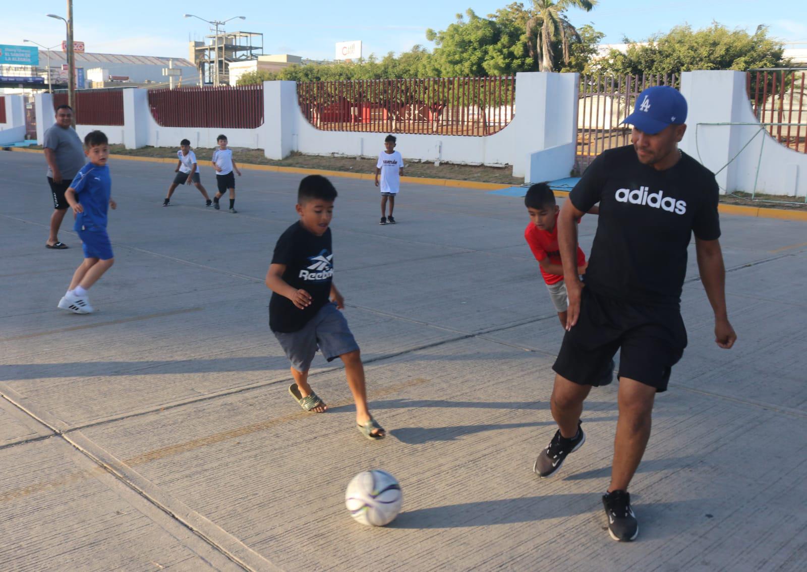 $!Selección Osos de Mazatlán regresa al puerto con el campeonato estatal