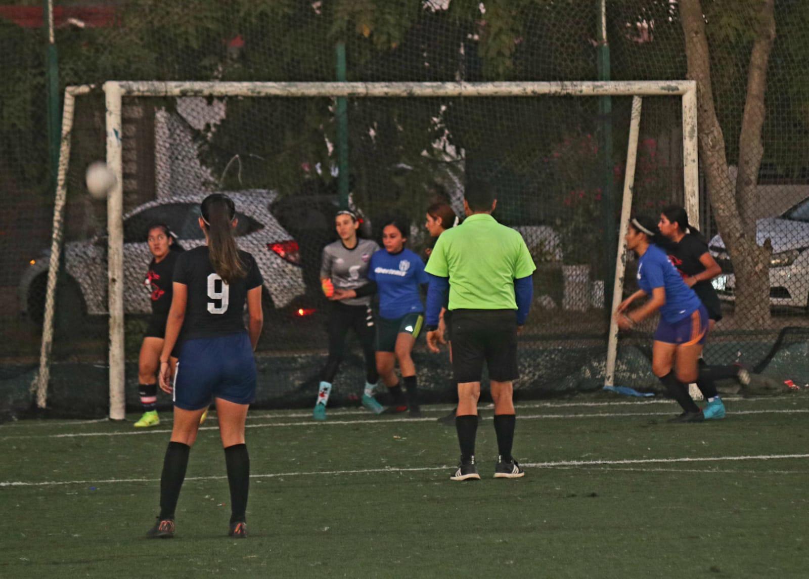 $!Familia Ríos se corona en Liga Femenil de Vistas del Mar