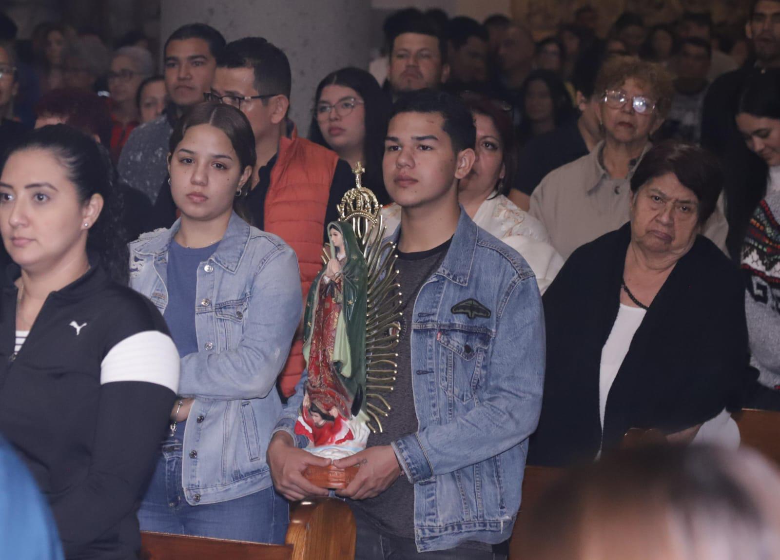 $!Cantan ‘Las Mañanitas’ a la Virgen de Guadalupe, en Catedral de Mazatlán