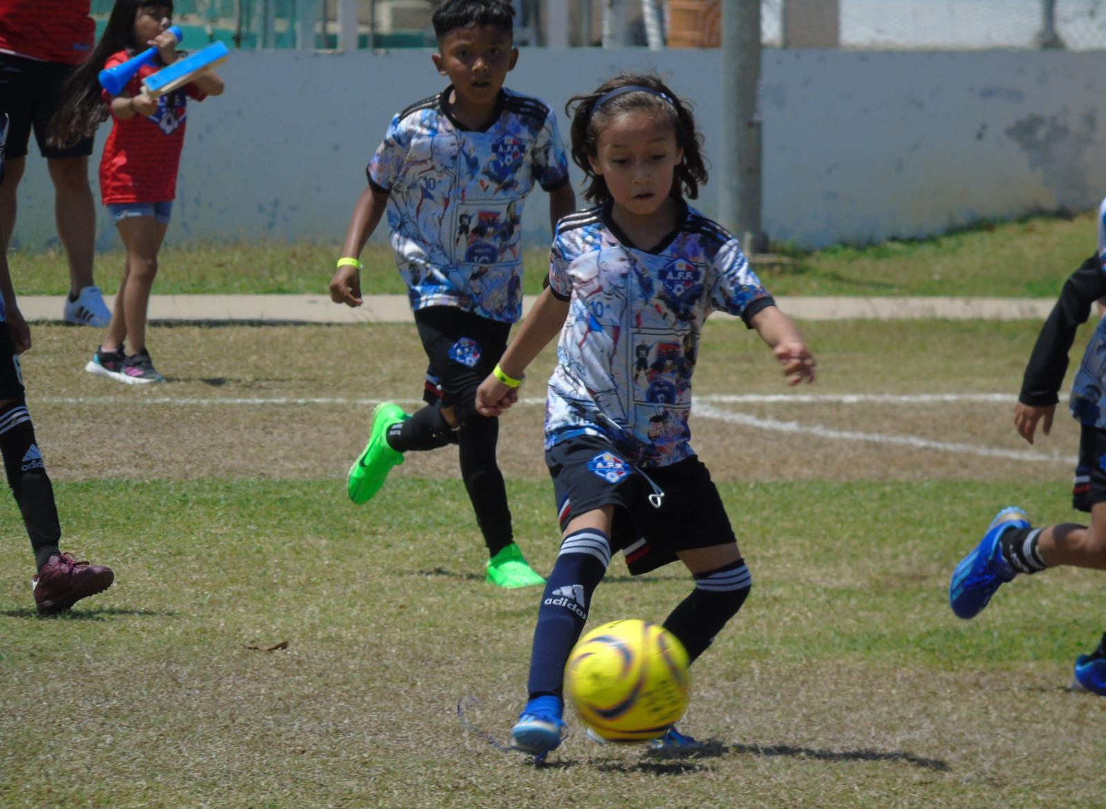 $!Dragones sigue con su buen paso en la Copa Mazatlán de Futbol 7