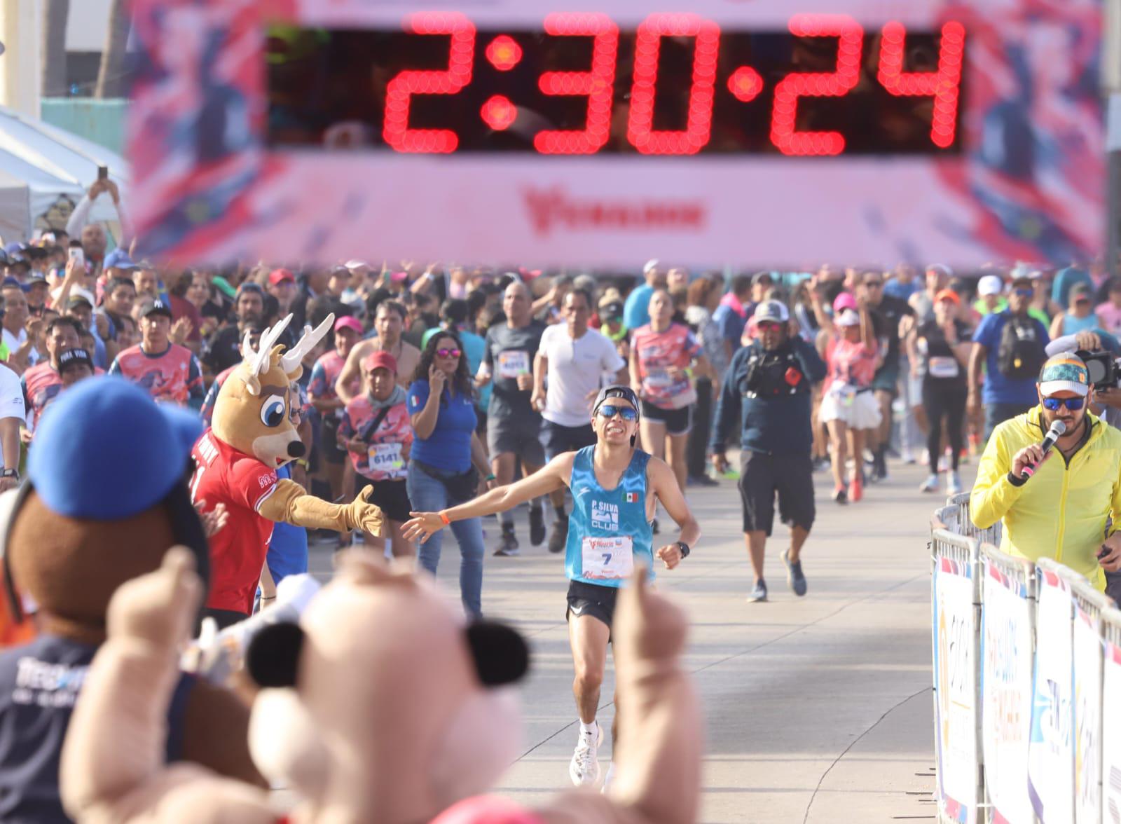 $!Gerardo Zárate recibe ayuda del cielo para ganar el Maratón Pacífico