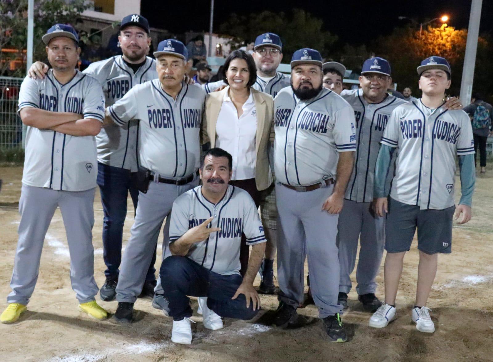 $!Premian e inauguran en la Liga de Softbol Imdem