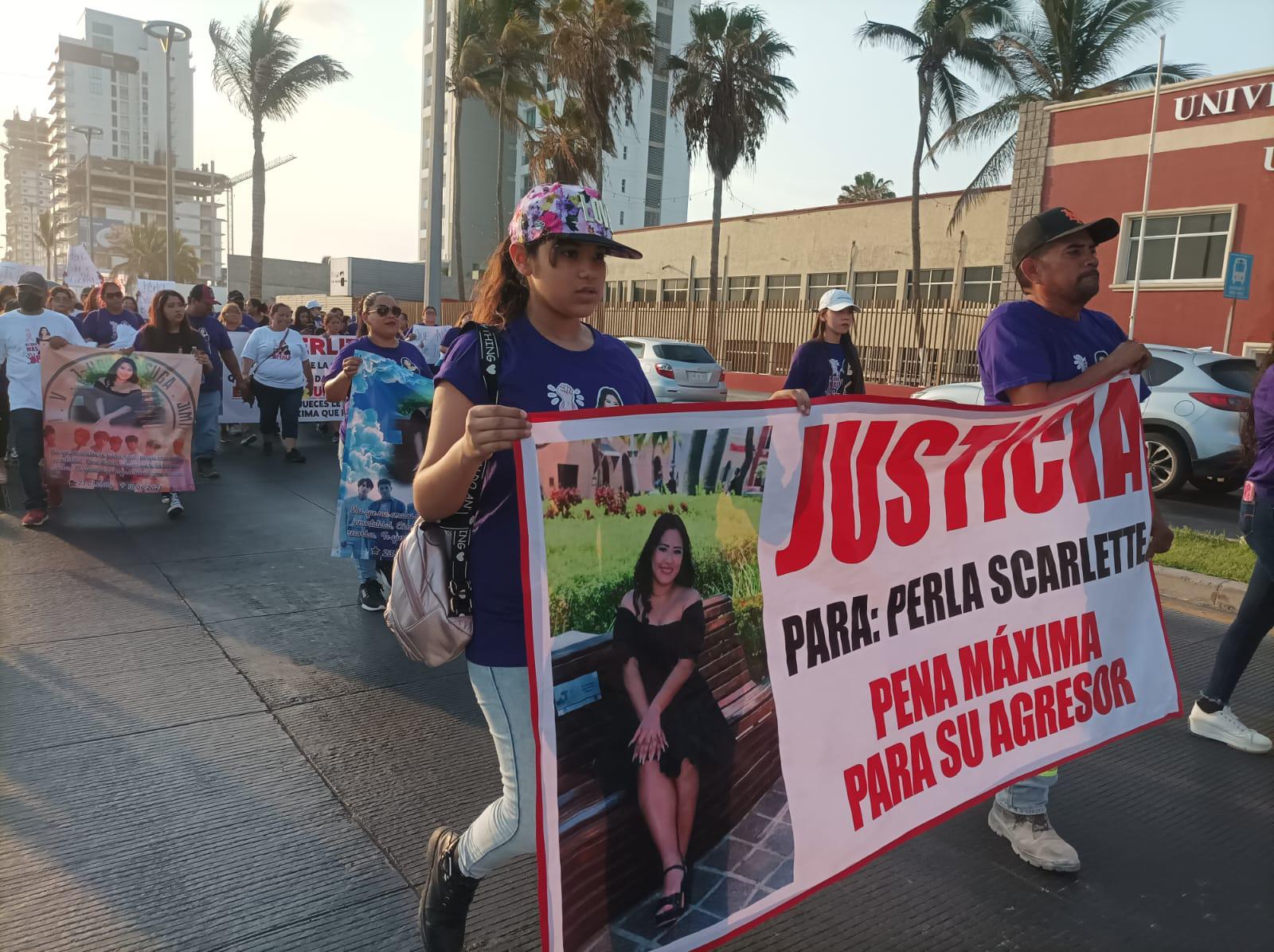 $!Marchan para exigir justicia para Perla Scarlett, asesinada en Mazatlán