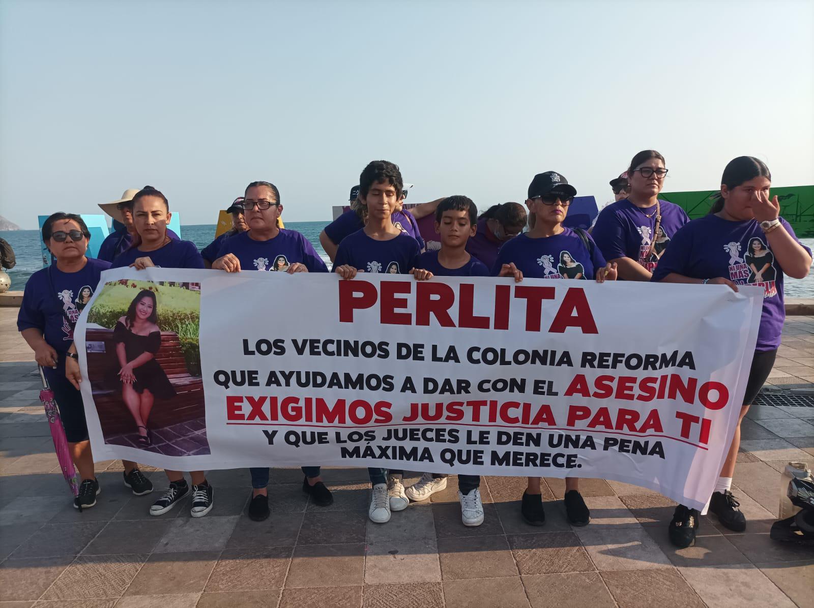 $!Marchan para exigir justicia para Perla Scarlett, asesinada en Mazatlán