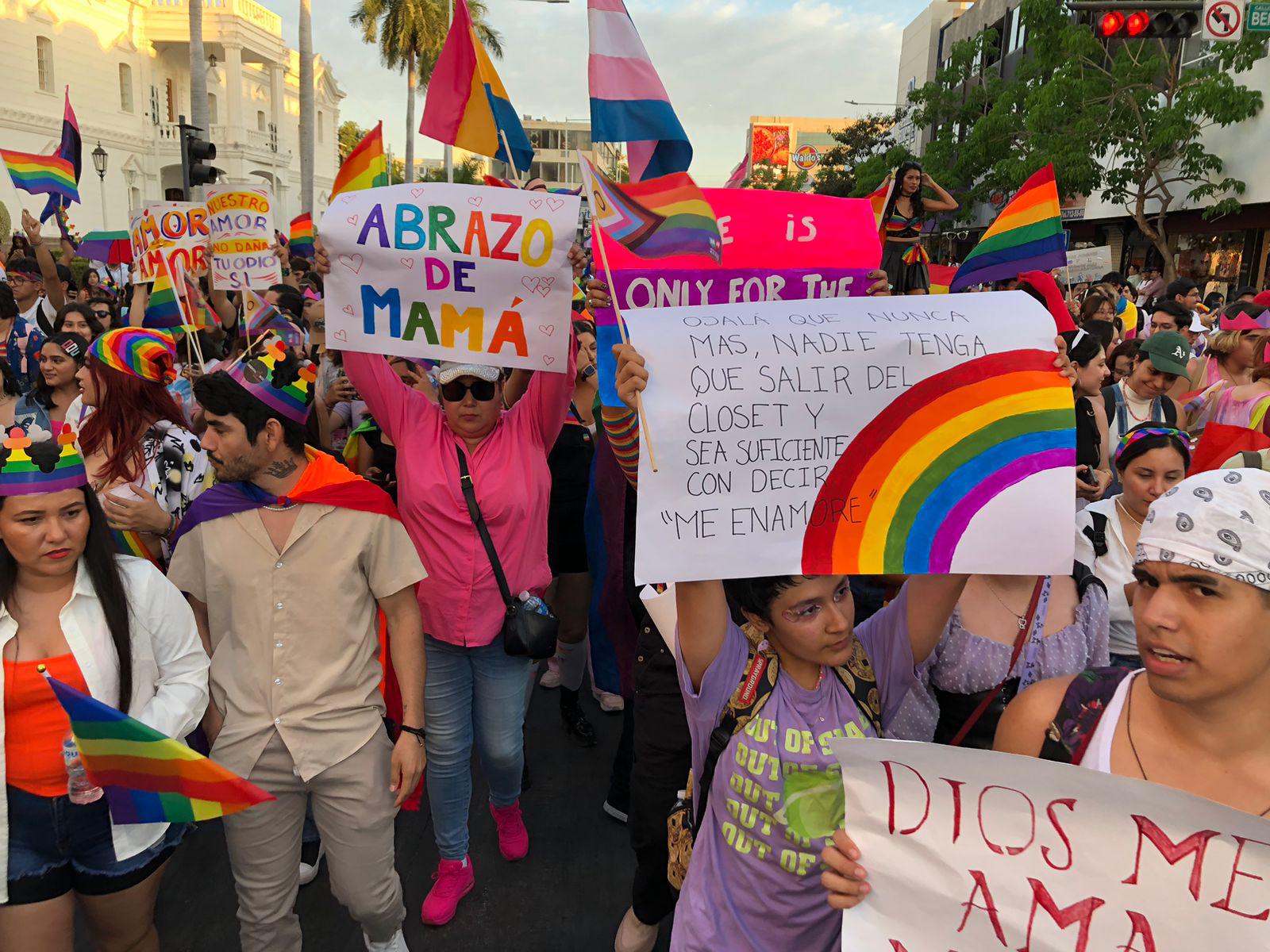 $!Personas con VIH se suman a marcha de la diversidad sexual en Culiacán