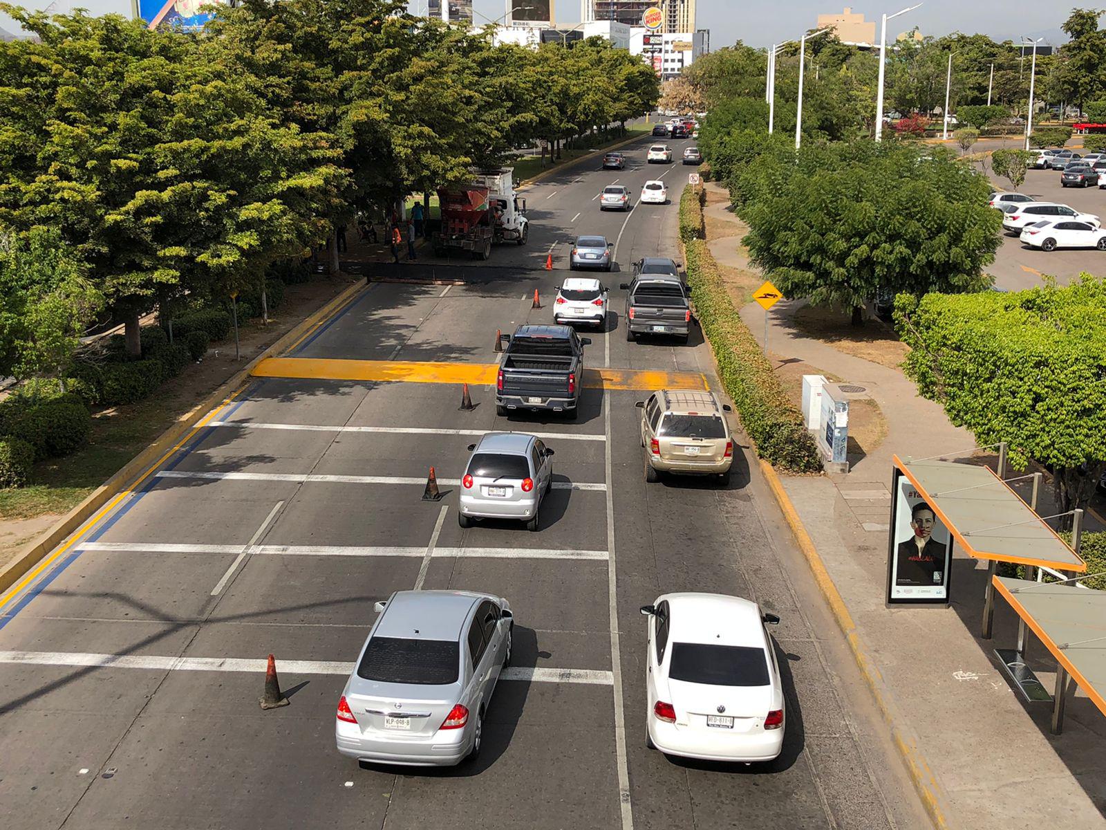 $!Tras decesos, instalan paso peatonal en crucero de Culiacán