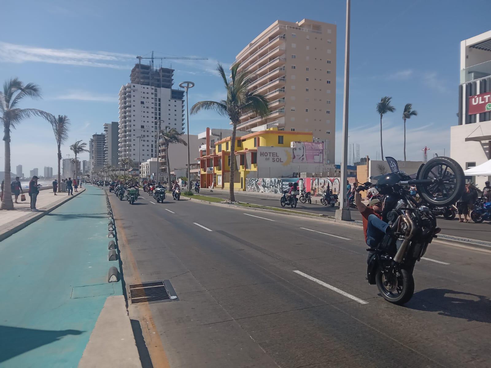 $!Cierran a la circulación vehicular el malecón por el desfile de la Semana de la Moto en Mazatlán