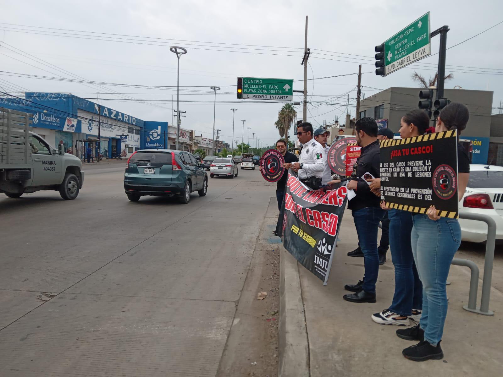 $!Concientizan a motociclistas con la campaña ‘Ponte las pilas, ponte el casco’