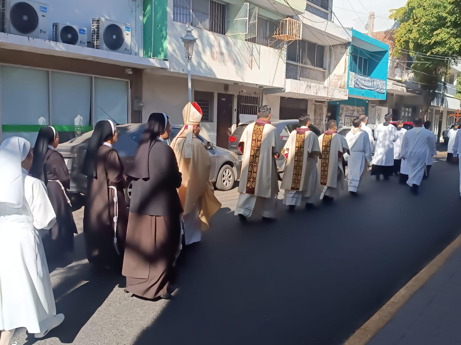 $!Celebran con misa y procesión la llegada del Año Santo 2025 en Catedral de Mazatlán