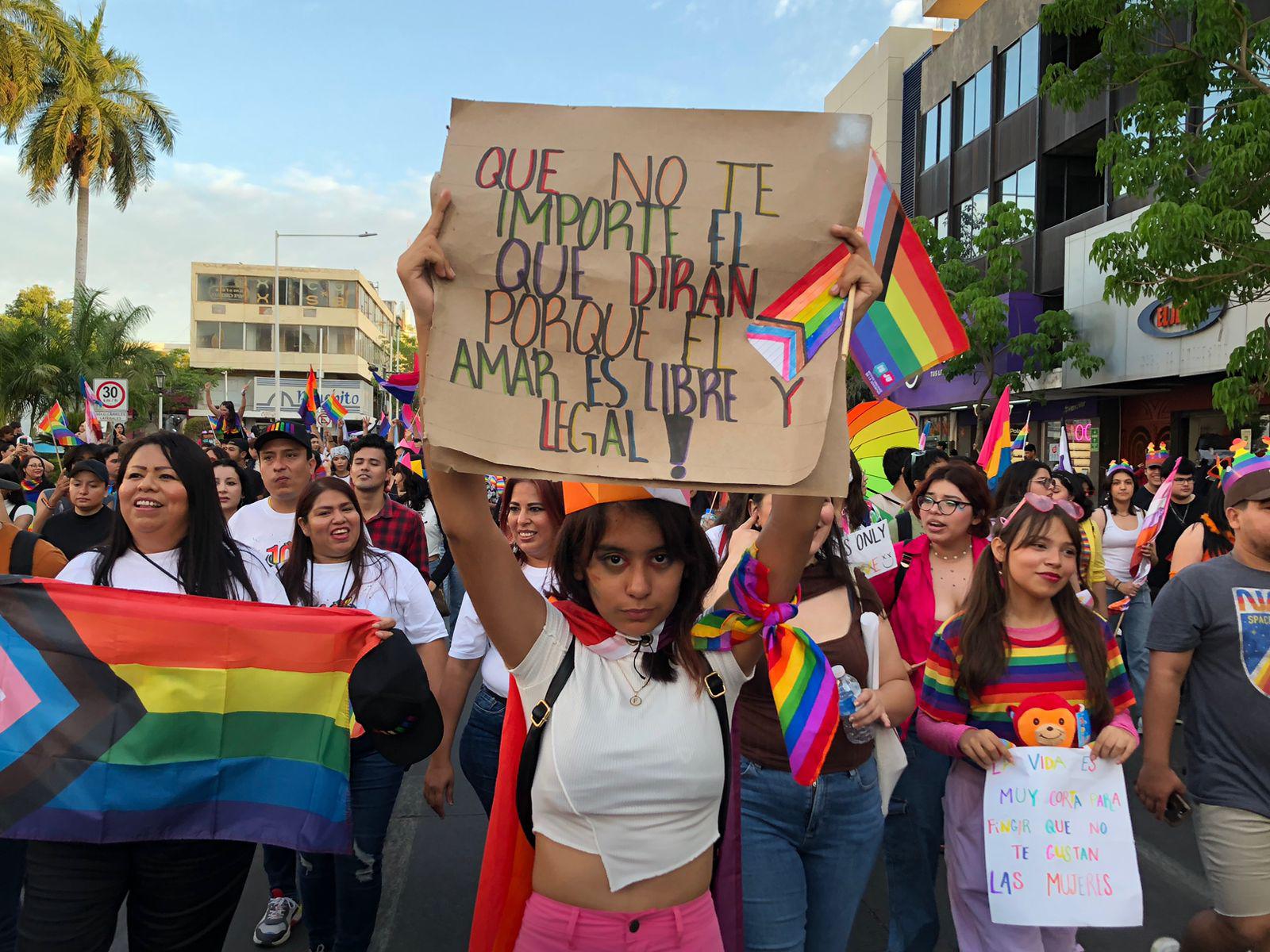 $!Personas con VIH se suman a marcha de la diversidad sexual en Culiacán