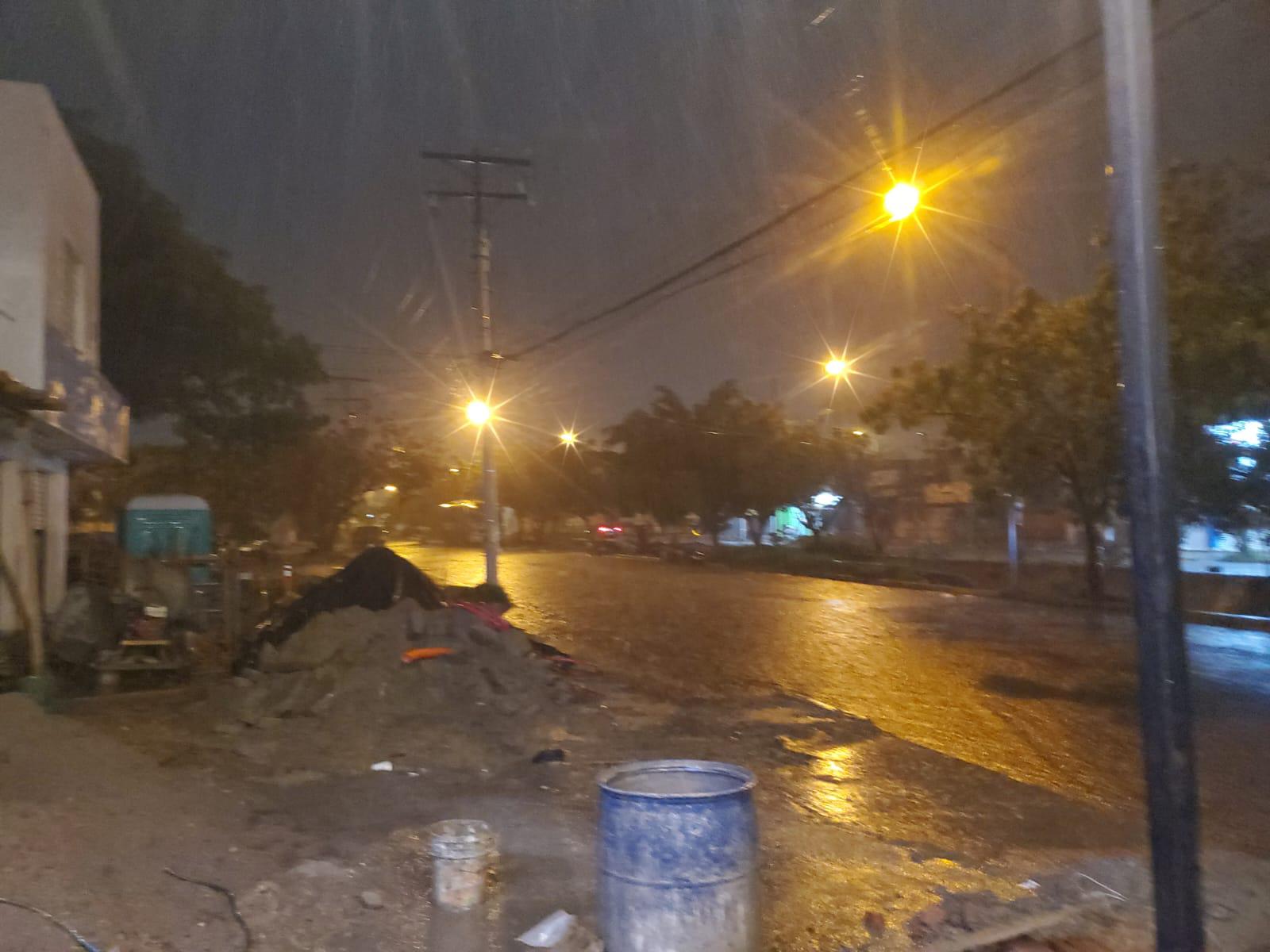 $!Cae aguacero con tormenta eléctrica en Mazatlán