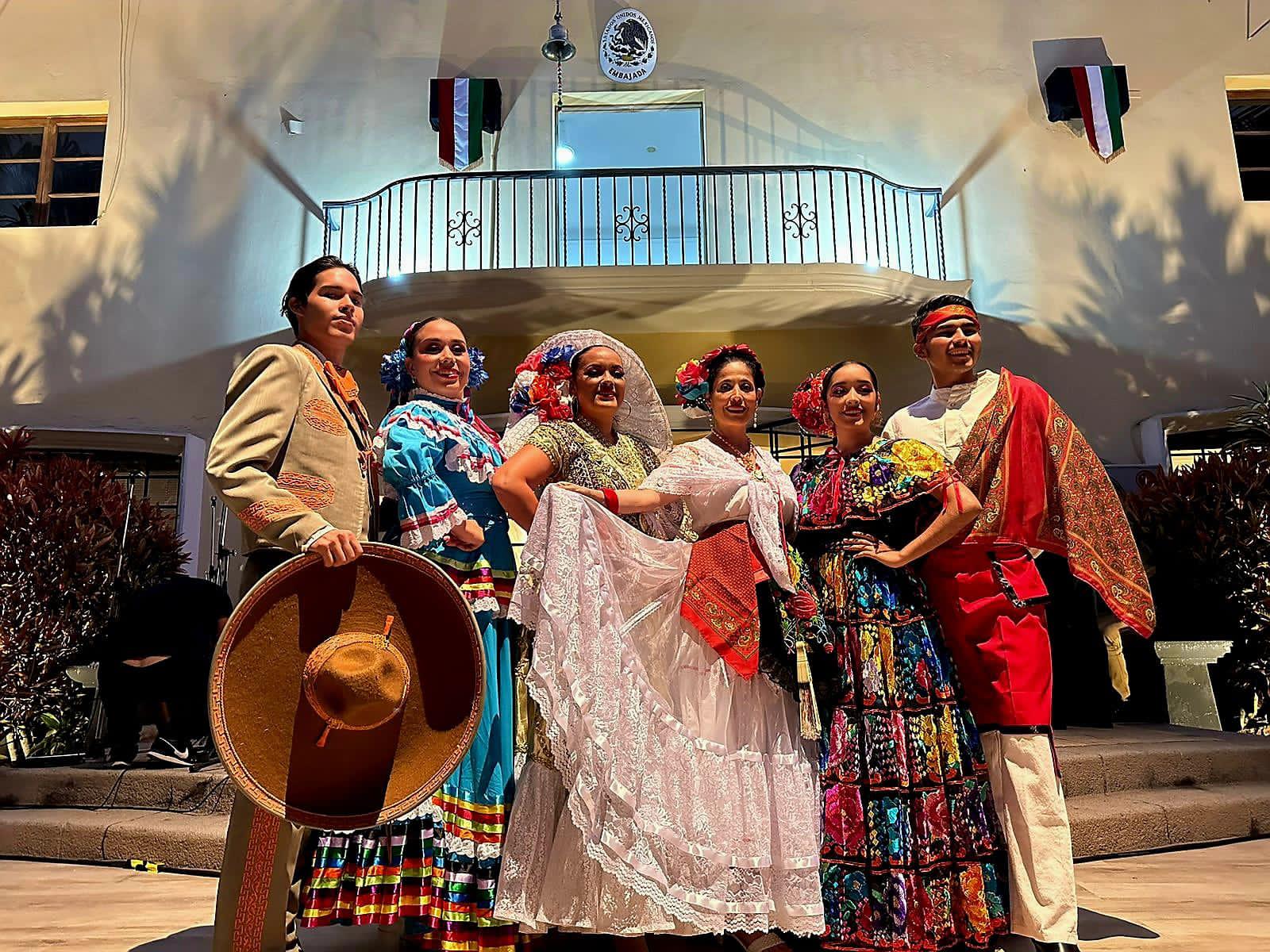 $!Ovacionan en Perú al Ballet Folklórico de Cultura Mazatlán