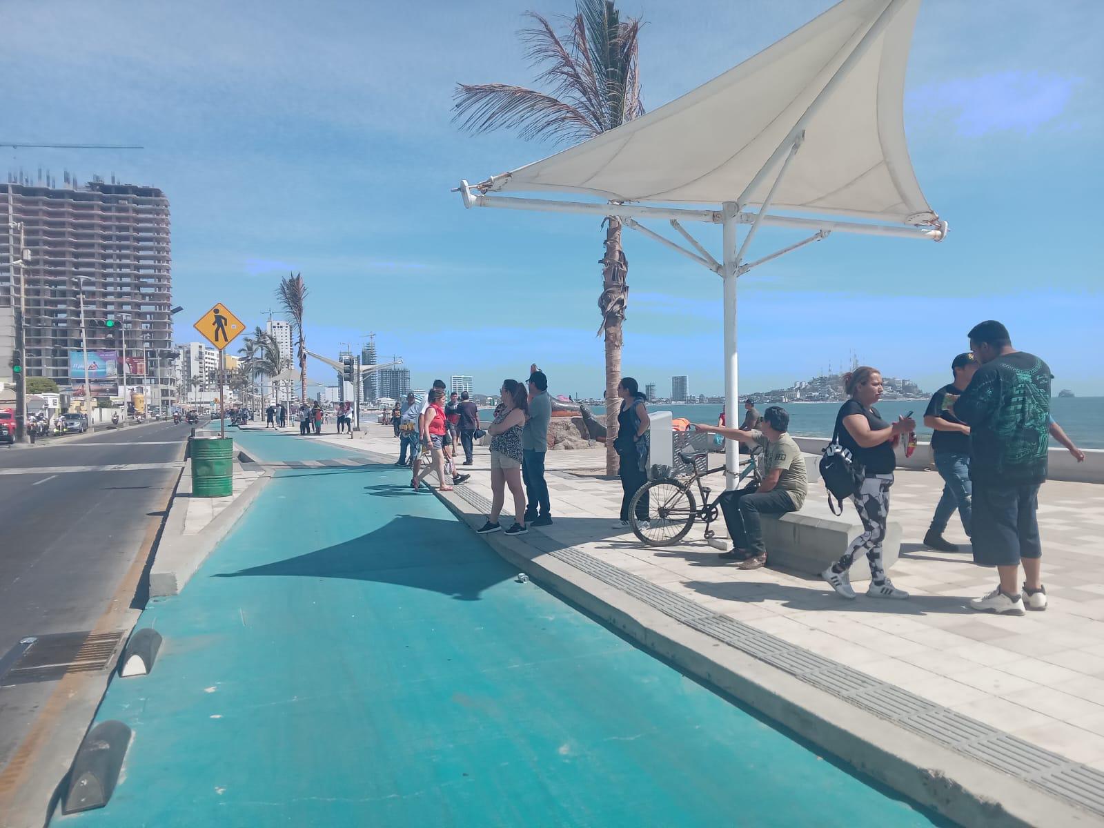 $!Cierran a la circulación vehicular el malecón por el desfile de la Semana de la Moto en Mazatlán