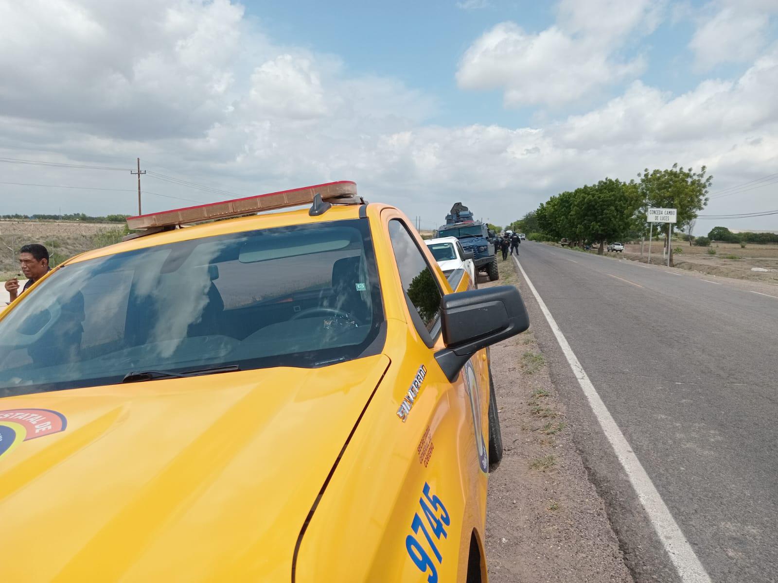 $!Se desploma avioneta y cae a dren en Villa Juárez, Navolato