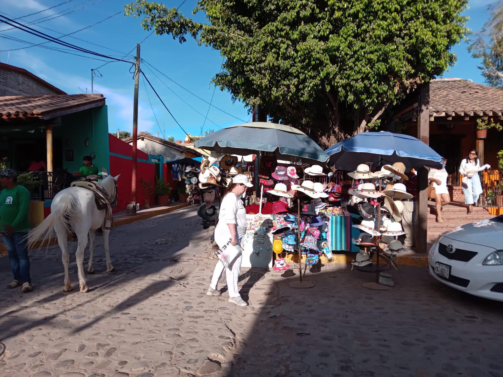 $!El Quelite registra aumento de visitas por apertura de puente