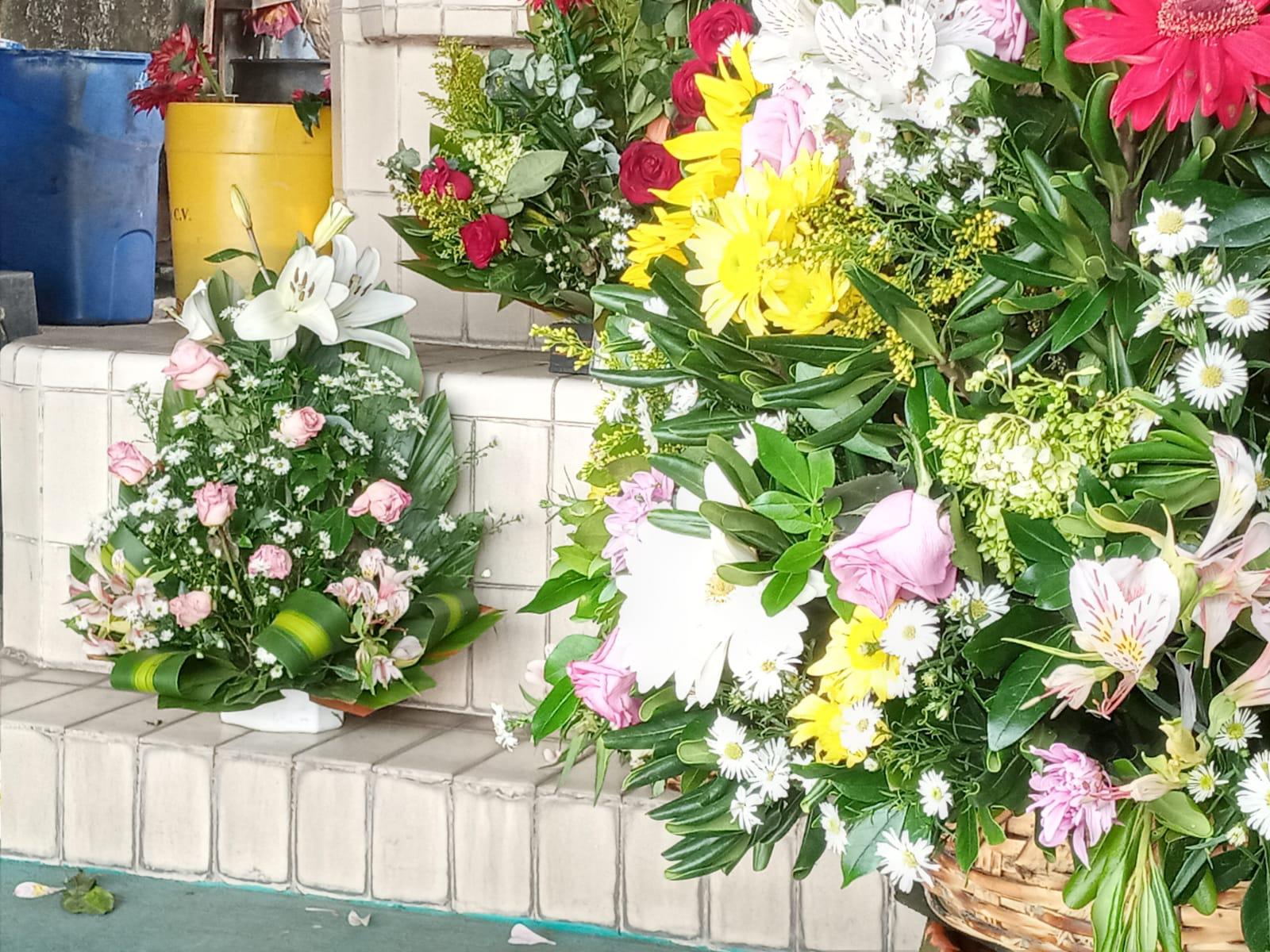 $!La crisis del agua en Mazatlán ‘marchita’ los negocios de flores, que registran fuertes pérdidas entre el domingo y martes